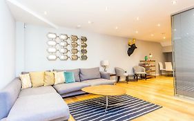 The Sweet Mews - Large 4Bdr Home